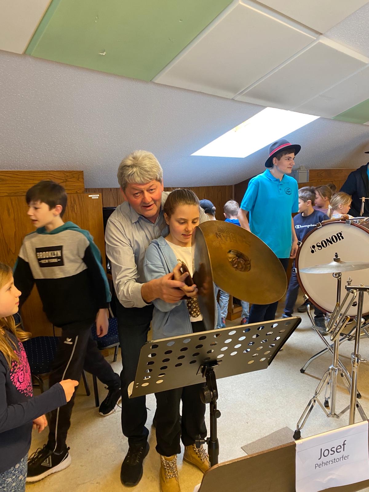 Instrumente vorstellen Volksschule Julbach, Musikverein Julbach